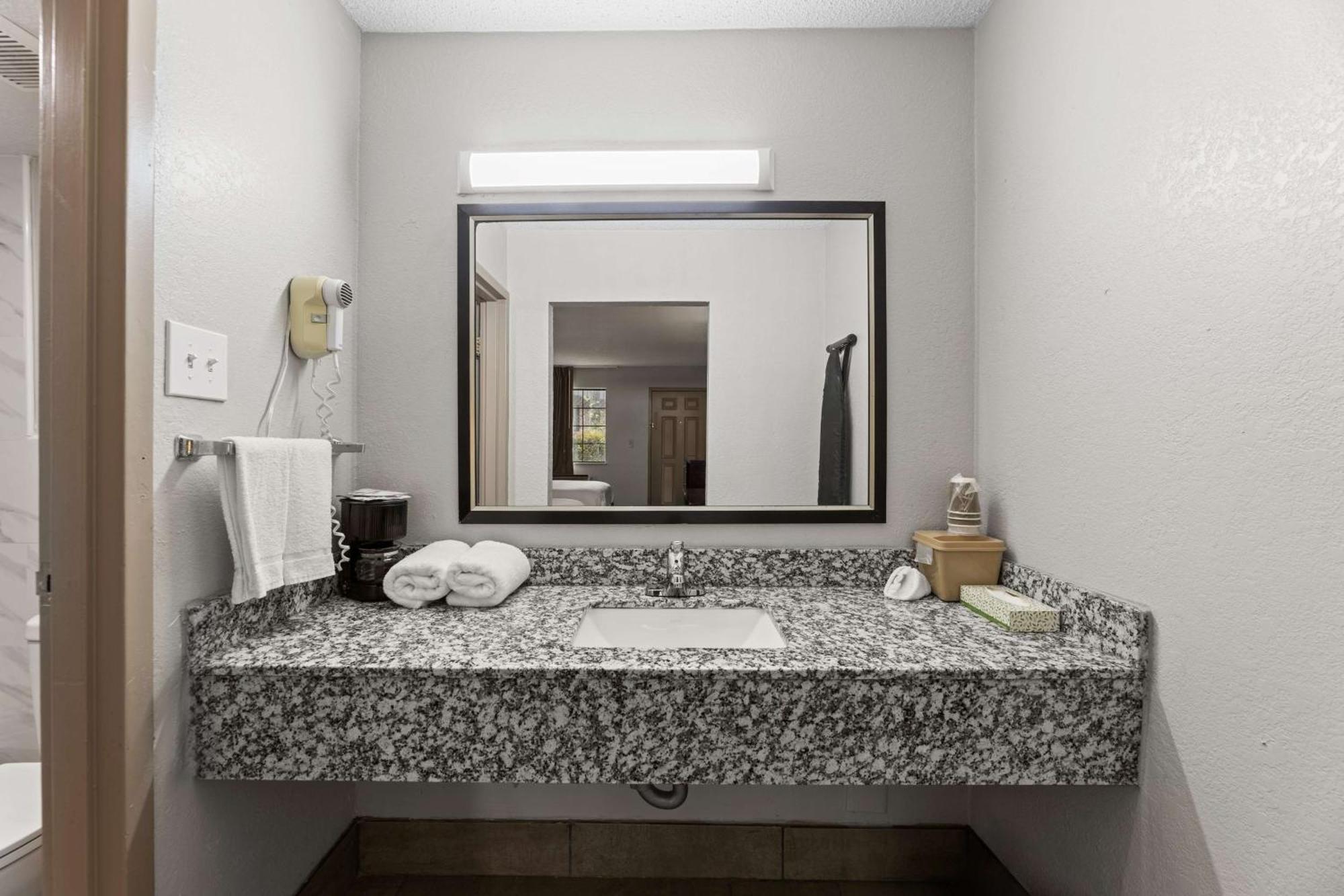 Americas Best Value Inn Fort Worth/Hurst Richland Hills Exterior foto